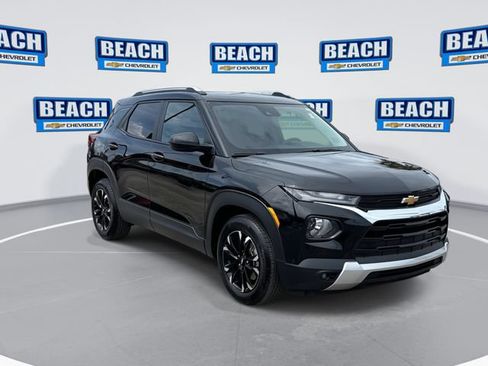 Used 2023 Chevrolet TrailBlazer LT w/ Convenience Package FWD image 2