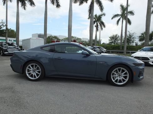 Used 2025 Ford Mustang GT Premium RWD image 5