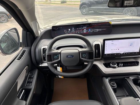 New 2026 Ford Expedition Active RWD image 5