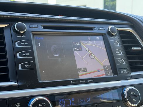 Used 2016 Toyota Highlander XLE FWD image 25