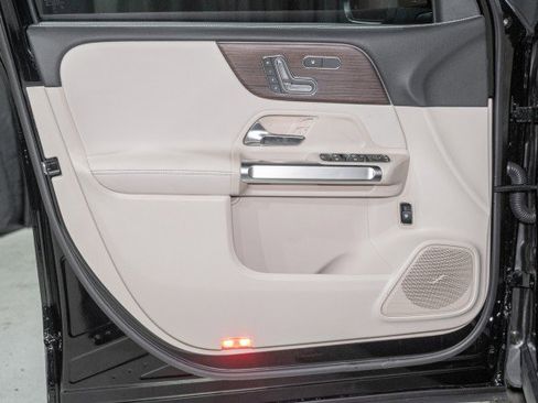 New 2026 Mercedes-Benz GLB 250 image 10