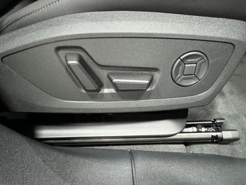 New 2025 Audi A6 e-tron Premium Plus image 21