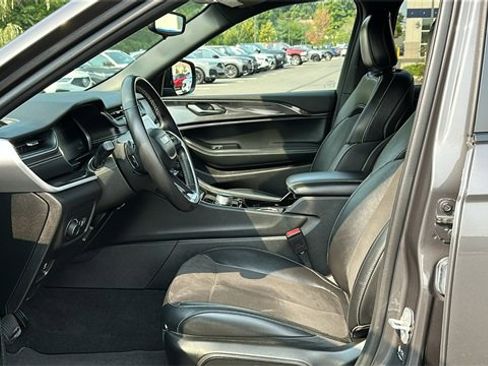 Used 2022 Jeep Grand Cherokee L Laredo image 10