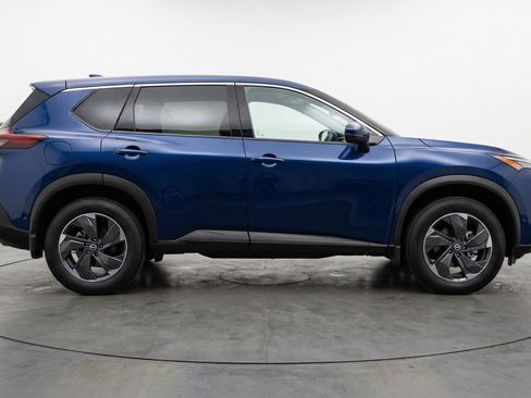 Used 2025 Nissan Rogue SV AWD/4WD image 11