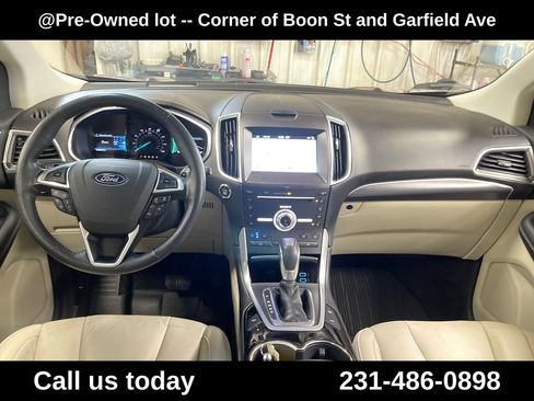 Used 2018 Ford Edge Titanium w/ Equipment Group 302A AWD/4WD image 18