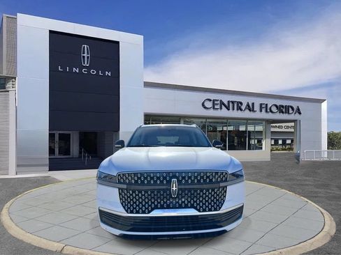 New 2026 Lincoln Navigator Premiere AWD/4WD image 9
