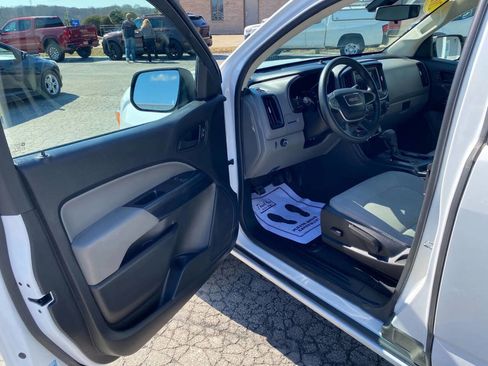 Used 2020 GMC Canyon W/T w/ Convenience Package RWD image 9