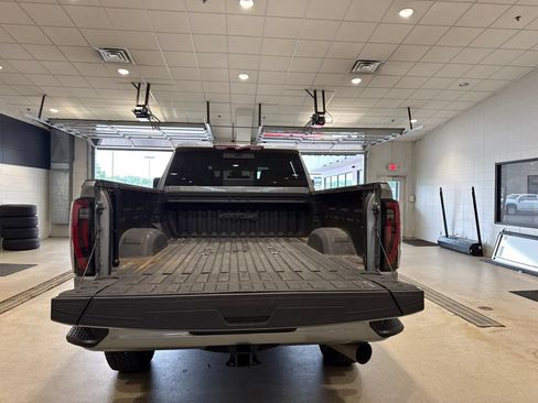 Used 2024 GMC Sierra 3500 AT4 w/ Technology Package AWD/4WD image 17