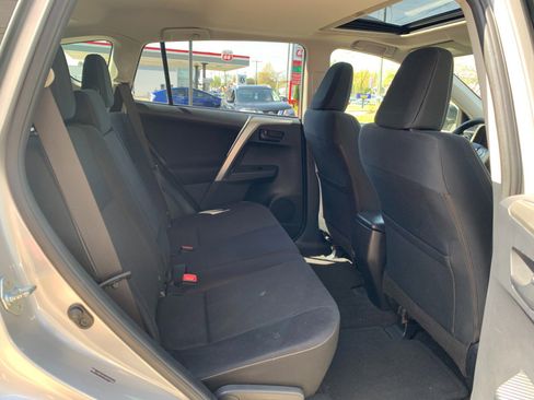 Used 2013 Toyota RAV4 XLE AWD/4WD image 31