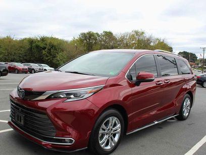 Used 2022 Toyota Sienna Platinum