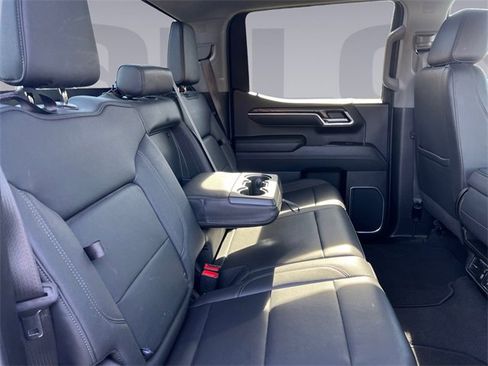 Used 2025 GMC Sierra 1500 SLT image 18