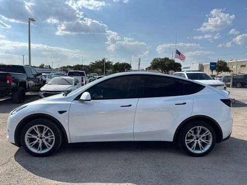 Used 2024 Tesla Model Y Long Range AWD/4WD image 5