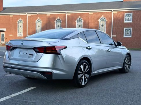 Used 2022 Nissan Altima 2.5 SV FWD image 6