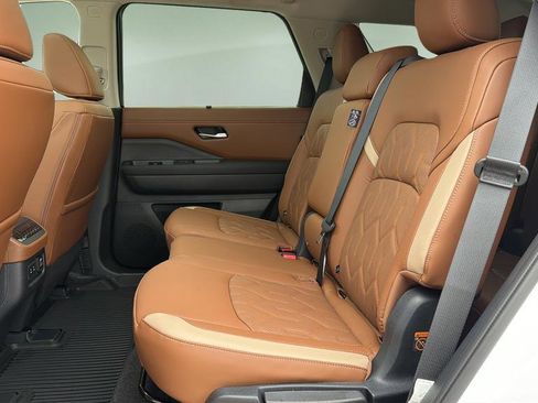 New 2026 Nissan Pathfinder Platinum AWD/4WD image 17