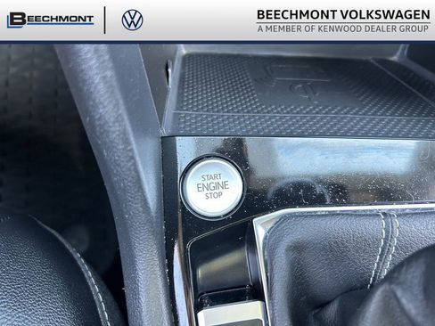Used 2023 Volkswagen Taos SE w/ Panoramic Sunroof Package AWD/4WD image 17