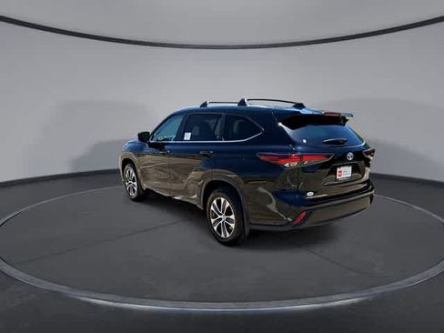 Certified 2026 Toyota Highlander XLE AWD/4WD image 6
