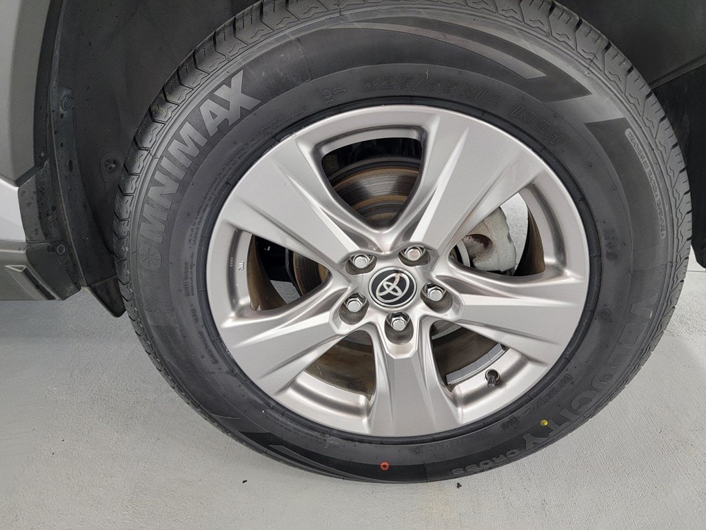 Used 2023 Toyota RAV4 LE AWD/4WD image 11