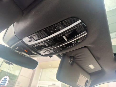 Used 2020 Porsche Cayenne AWD/4WD image 13