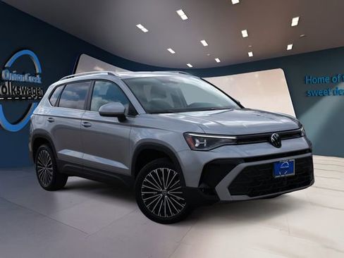 New 2026 Volkswagen Taos SE image 1
