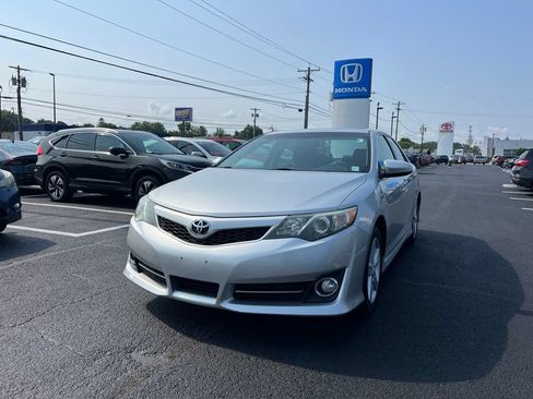 Used 2014 Toyota Camry SE FWD image 1