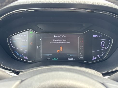 Used 2020 Kia Niro EX FWD image 27