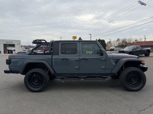 New 2025 Jeep Gladiator Rubicon w/ Convenience Group AWD/4WD image 2