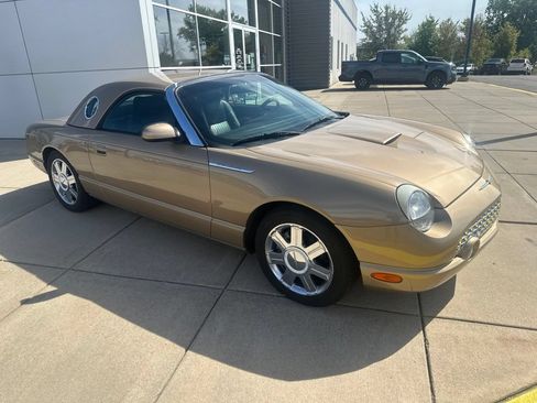 Used 2005 Ford Thunderbird RWD image 8