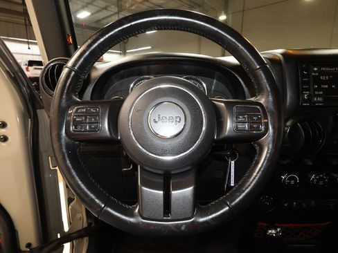 Used 2017 Jeep Wrangler Unlimited Rubicon image 10