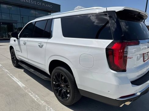 Used 2025 GMC Yukon XL Denali AWD/4WD image 4