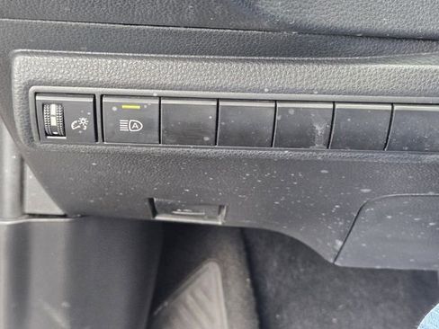 Used 2023 Toyota Corolla LE FWD image 28