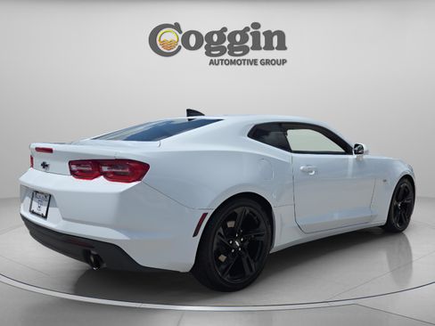 Used 2019 Chevrolet Camaro LT RWD image 5