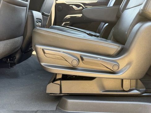 Used 2023 GMC Yukon XL Denali w/ Denali Reserve Package image 33