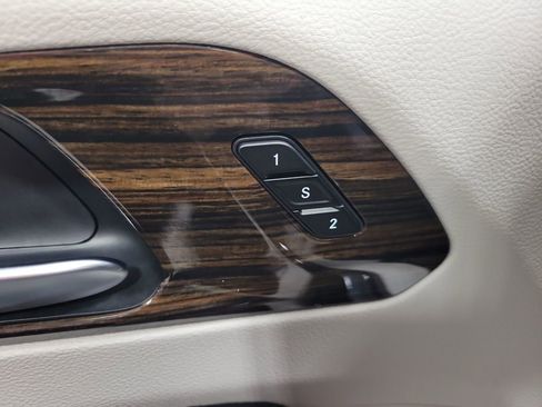 Used 2023 Chrysler Pacifica Limited image 35