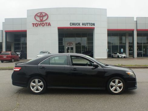 Used 2011 Toyota Camry SE w/ SE Extra-Value Pkg #1 FWD image 1