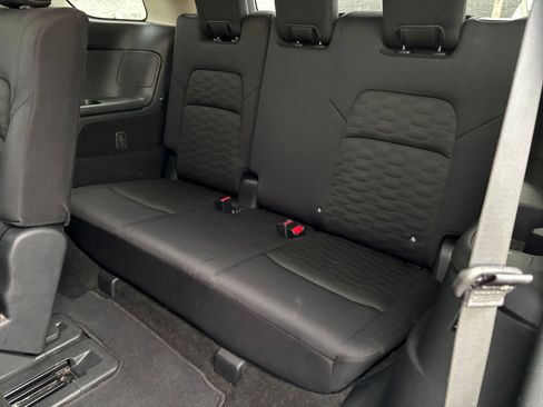 Used 2025 Nissan Pathfinder SV image 31