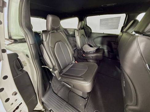 New 2026 Chrysler Voyager LX image 27