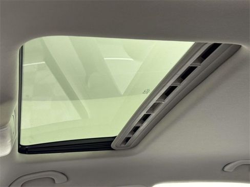 Used 2017 Volkswagen Passat 1.8T SEL Premium image 33