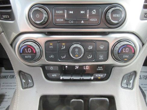 Used 2018 Chevrolet Suburban LT image 18