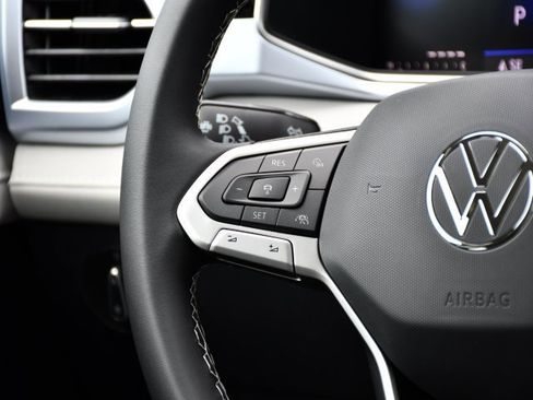 New 2025 Volkswagen Taos SE image 22