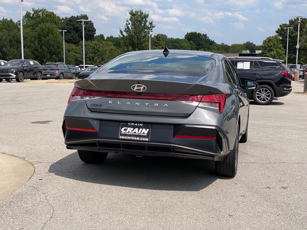 Used 2024 Hyundai Elantra SEL w/ Convenience Package FWD image 8