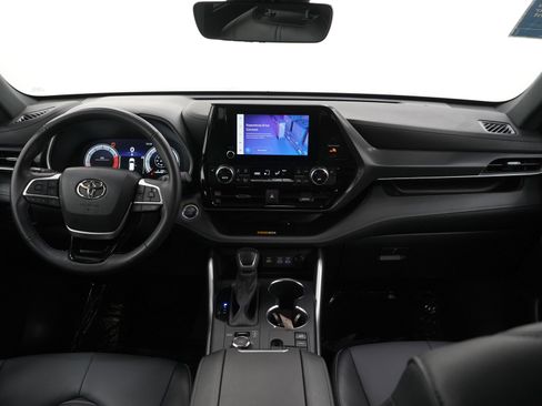 Used 2025 Toyota Highlander XSE image 14