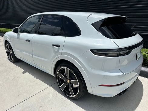 Certified 2019 Porsche Cayenne Turbo AWD/4WD image 3