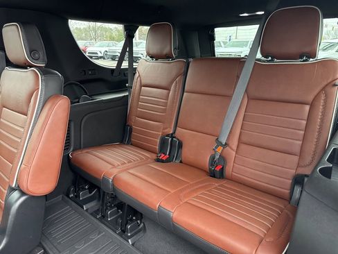 Used 2023 GMC Yukon XL Denali Ultimate image 14