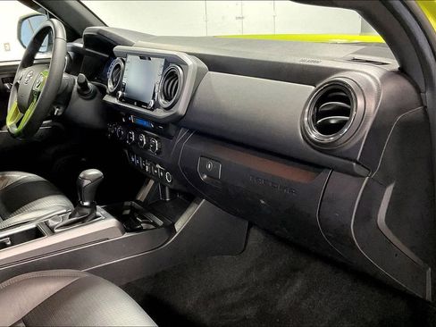 Used 2023 Toyota Tacoma TRD Off-Road image 19