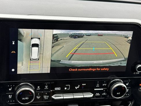 Used 2024 Toyota Highlander Platinum image 19