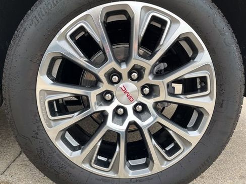 Used 2025 GMC Yukon XL Denali image 26