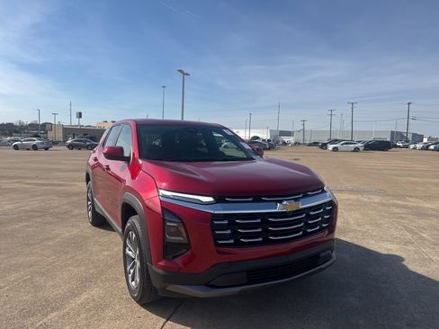 Used 2026 Chevrolet Equinox LT image 2
