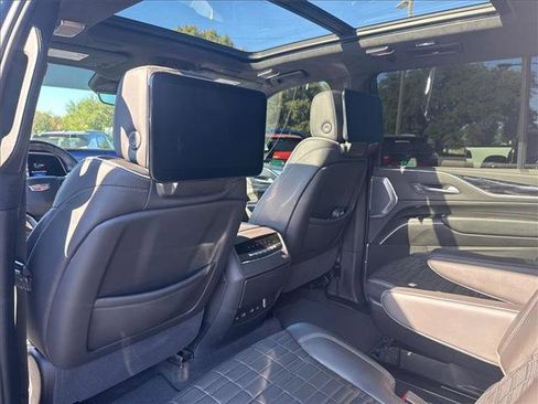 Used 2024 Cadillac Escalade V w/ LPO, ONYX Package image 17