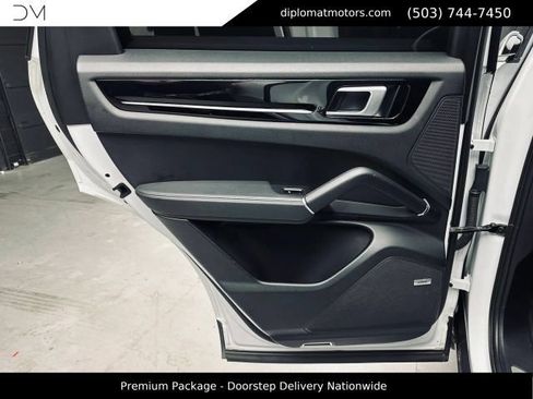 Used 2020 Porsche Cayenne AWD/4WD image 24