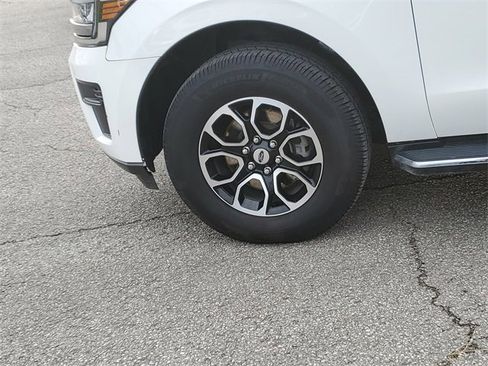 Used 2022 Ford Expedition XLT image 8